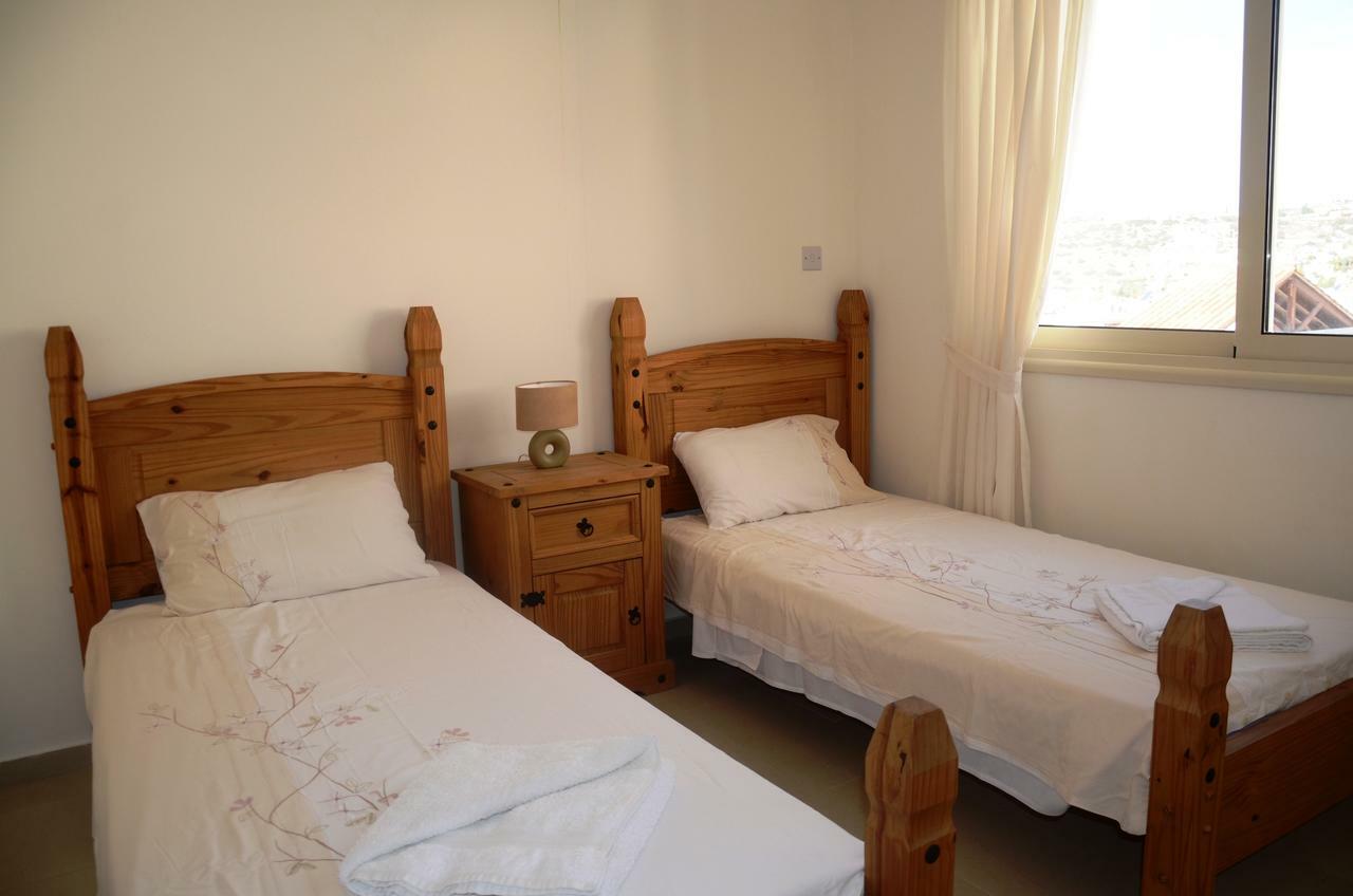 Top Floor, 2 Bedroom Apartment Vanessa D204, Free Wifi, Village View Peyia Zimmer foto