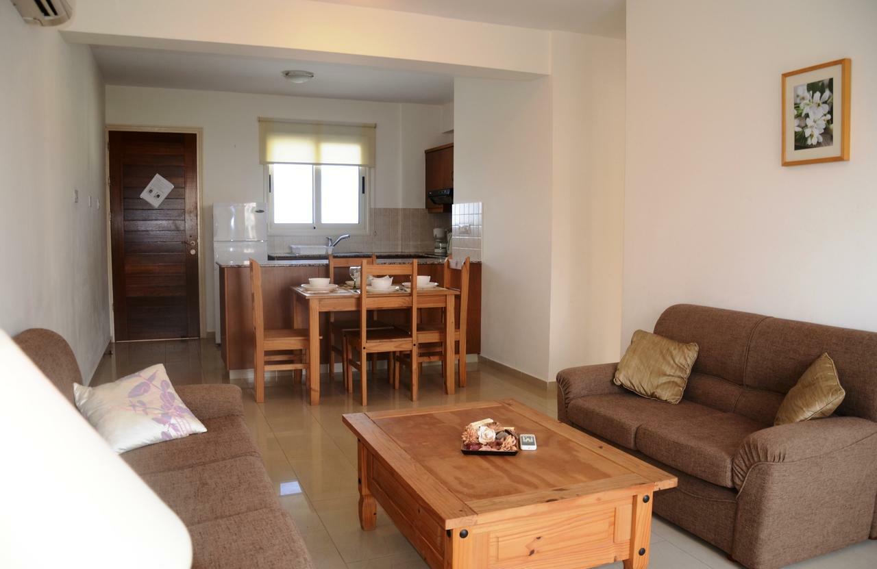 Top Floor, 2 Bedroom Apartment Vanessa D204, Free Wifi, Village View Peyia Zimmer foto
