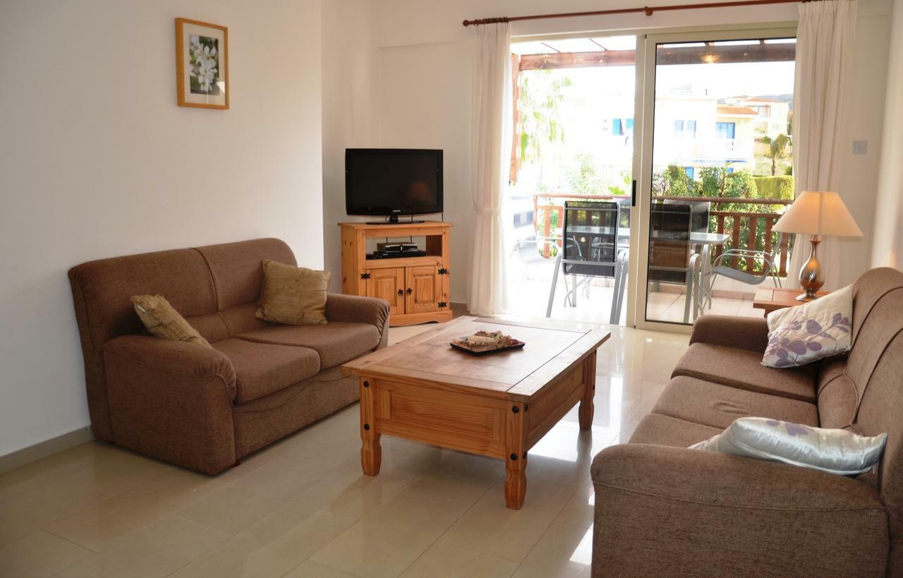 Top Floor, 2 Bedroom Apartment Vanessa D204, Free Wifi, Village View Peyia Zimmer foto