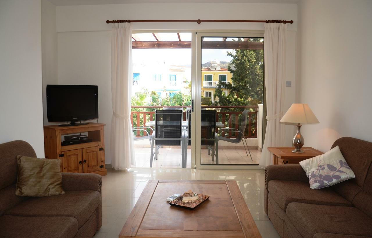 Top Floor, 2 Bedroom Apartment Vanessa D204, Free Wifi, Village View Peyia Zimmer foto