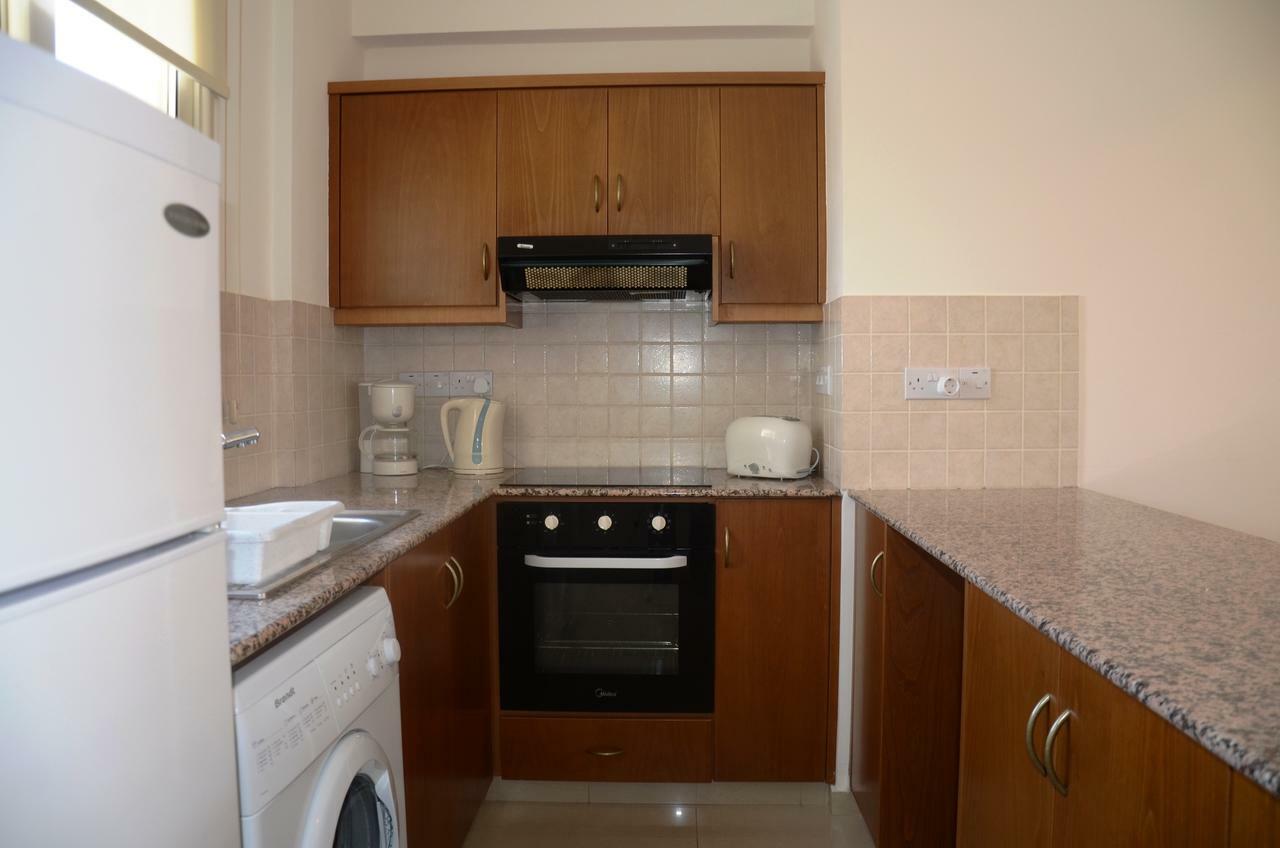 Top Floor, 2 Bedroom Apartment Vanessa D204, Free Wifi, Village View Peyia Zimmer foto