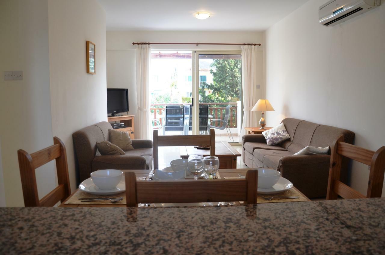 Top Floor, 2 Bedroom Apartment Vanessa D204, Free Wifi, Village View Peyia Zimmer foto