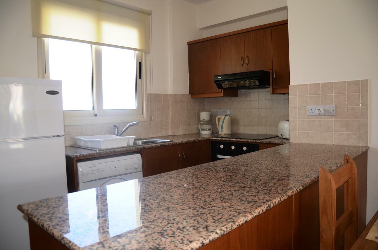 Top Floor, 2 Bedroom Apartment Vanessa D204, Free Wifi, Village View Peyia Zimmer foto